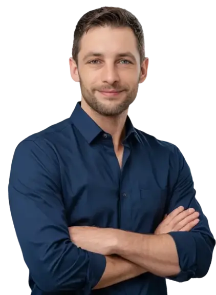 foto de Weliton Gean, vestindo camisa azul marinho, com os braços cruzados e sorrindo 